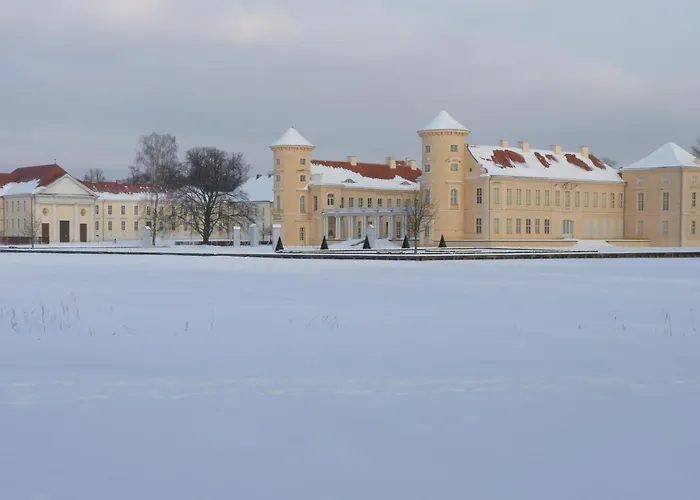 Am Rheinsberger Schlosspark Konukevi