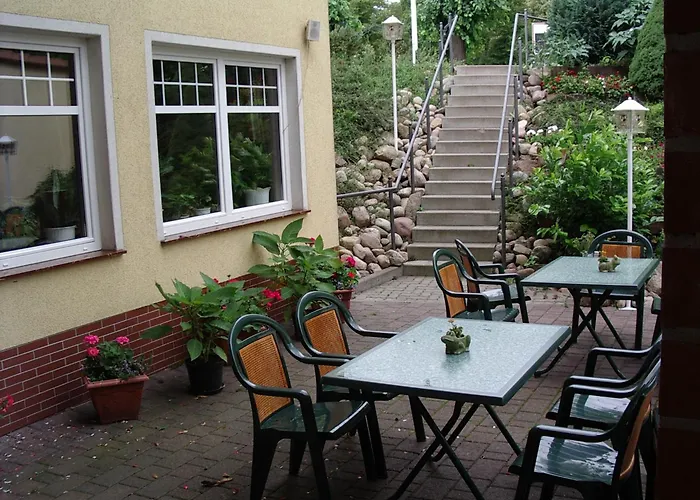 Am Rheinsberger Schlosspark Konukevi